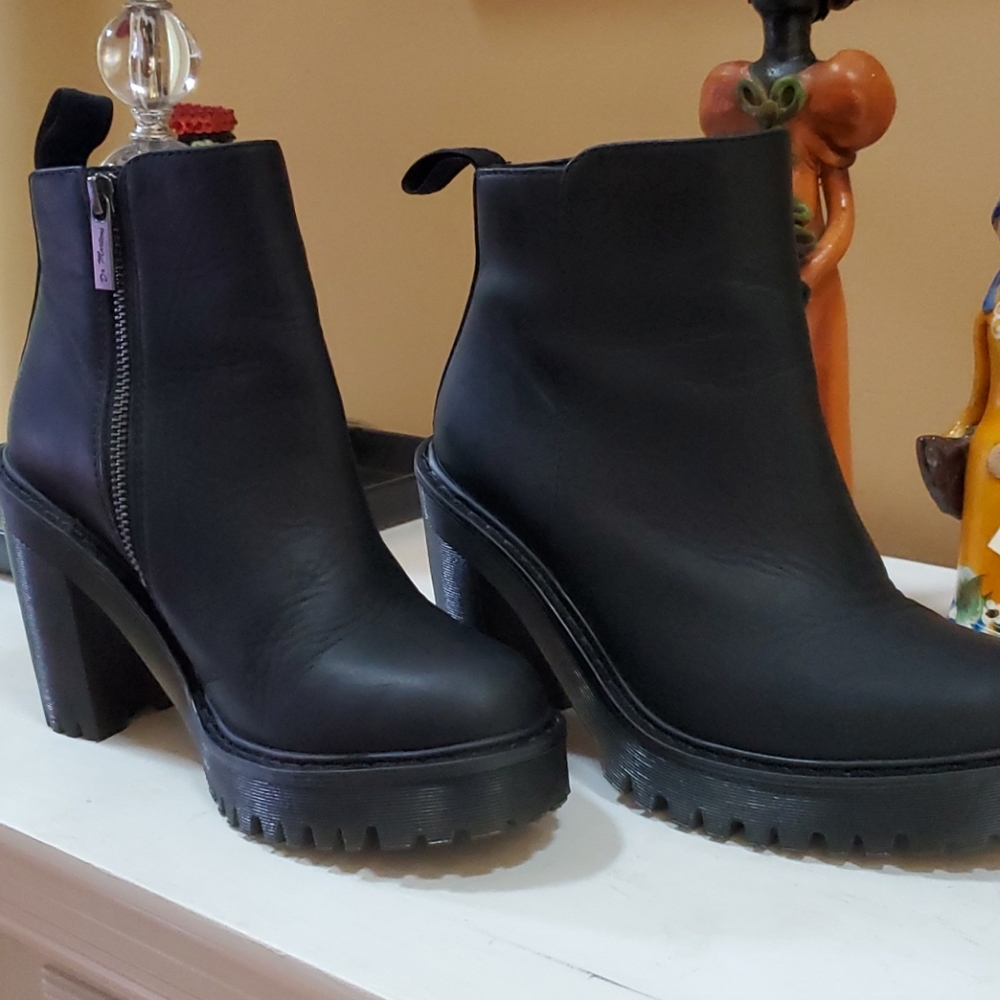 Magdalena Leather Heeled Chelsea Boots